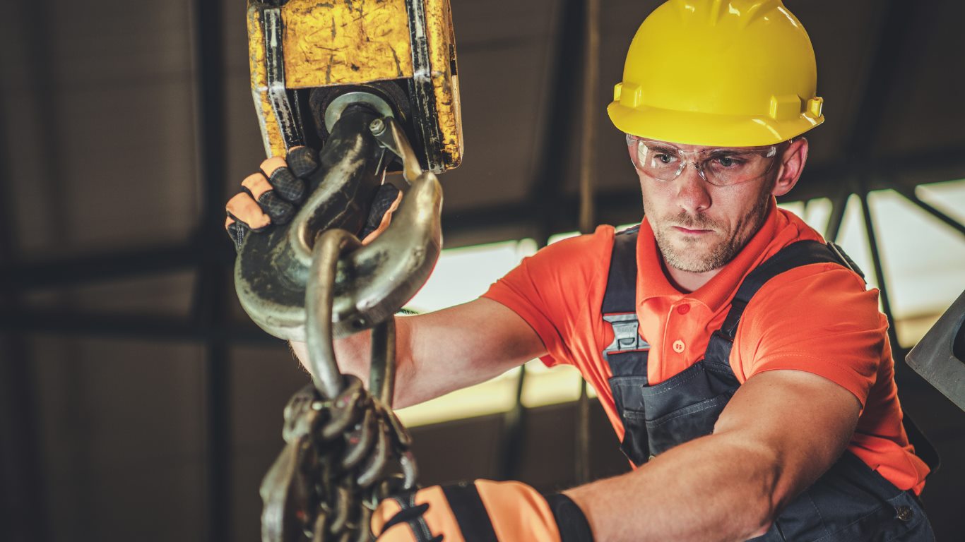 An engineered lifting operation on a live site